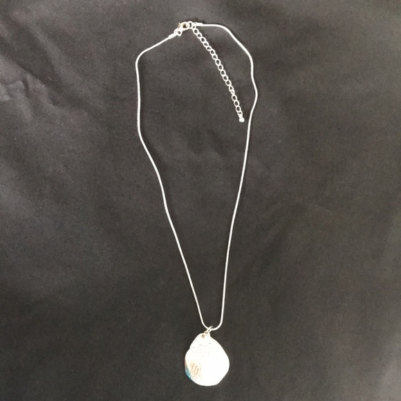 Silver Tone Necklace with Pretty SeaShell Pendants & Clear Crystals, Vintage - Picture 7 of 7